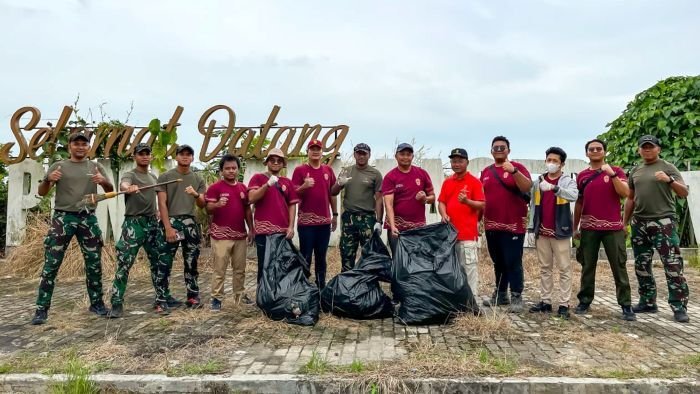 Otorita IKN bersama Grup 4 Kopassus, aparat kewilayahan dari Kecamatan Samboja Barat dan Kelurahan Sungai Merdeka, serta Balai Perhutanan Sosial Kutai Kartanegara berhasil melaksanakan aksi bersih sampah di Ibu Kota Nusantara, pada Rabu (11/2/2026). Foto: HO/Humas Otorita IKN