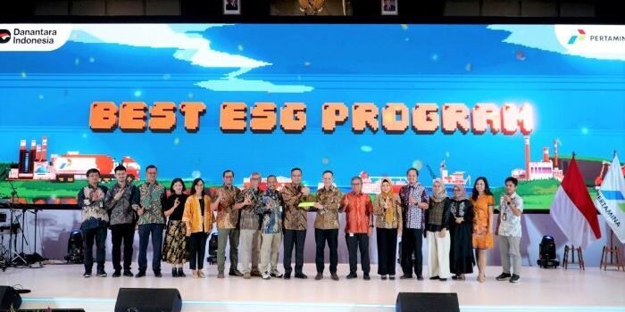 PHI berhasil meraih penghargaan “Best ESG Program” dalam ajang Cost Optimization 2025 Appreciation Day & Kick Off Cost Optimization 2026. Foto: HO/Humas PHI