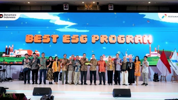 PHI berhasil meraih penghargaan “Best ESG Program” dalam ajang Cost Optimization 2025 Appreciation Day & Kick Off Cost Optimization 2026. Foto: HO/Humas PHI
