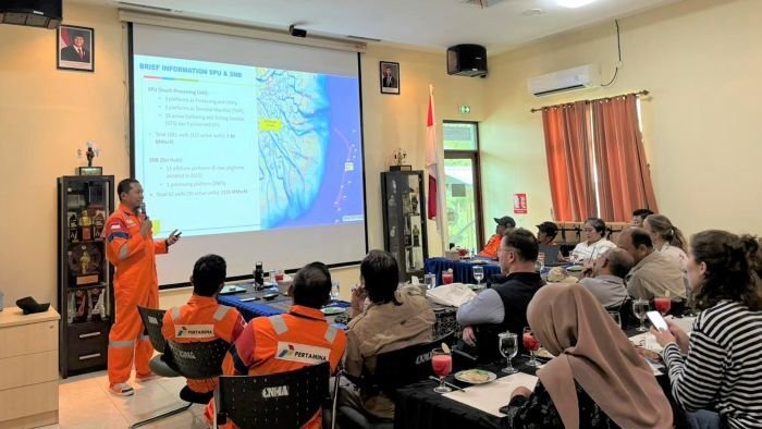 PHM menerima kunjungan akademik delegasi Leiden University, Belanda, bersama Unmul ke Lapangan SPU dan lokasi Program Pemberdayaan Lingkungan Hutan Pertamina (Tunu Inland) di Desa Sepatin, Kalimantan Timur, pada Minggu (8/2/2026). Foto: HO/PHM