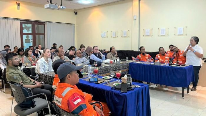 PHM menerima kunjungan akademik delegasi Leiden University, Belanda, bersama Unmul ke Lapangan SPU dan lokasi Program Pemberdayaan Lingkungan Hutan Pertamina (Tunu Inland) di Desa Sepatin, Kalimantan Timur, pada Minggu (8/2/2026). Foto: HO/PHM