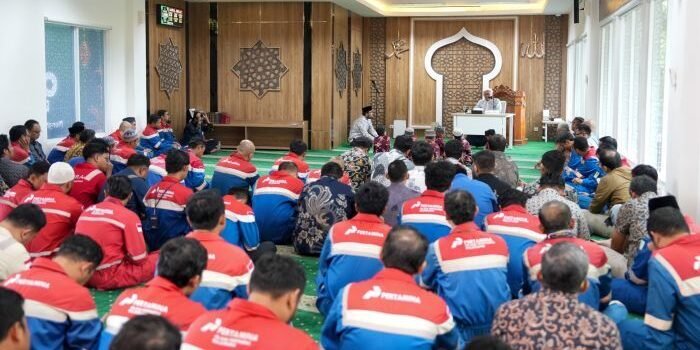 PT KPB menghadirkan rangkaian program bertajuk Energizing Our Iman, di Musala Ar-Royyan Gedung Modification Site Office KPB, pada Rabu (11/02/2026). Foto: HO/KPB