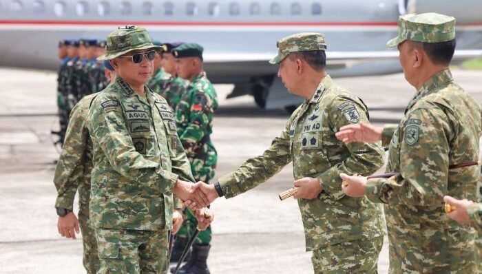 Panglima TNI Jenderal TNI Agus Subianto, S.E., M.Si., melakukan peninjauan strategis ke wilayah Kecamatan Sebuku, Kabupaten Nunukan, Kalimantan Utara, pada Senin (23/2/2026). Foto: HO/Pendam VI/Mlw