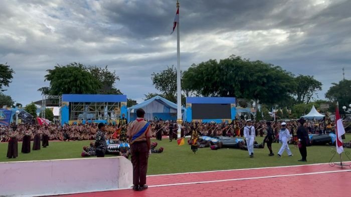 Pelantikan 129 Pramuka Garuda di Halaman Balai Kota Balikpapan, pada Selasa (10/2/2026). Foto: BorneoFlash/Niken Sulastri