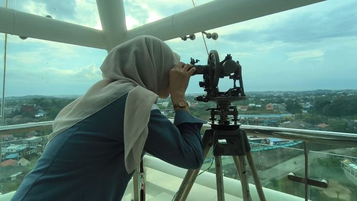 Pemantauan rukyatul hilal di Kawasan Balikpapan Islamic Center, pada Selasa (17/2/2026). Foto: BorneoFlash/Niken Sulastri