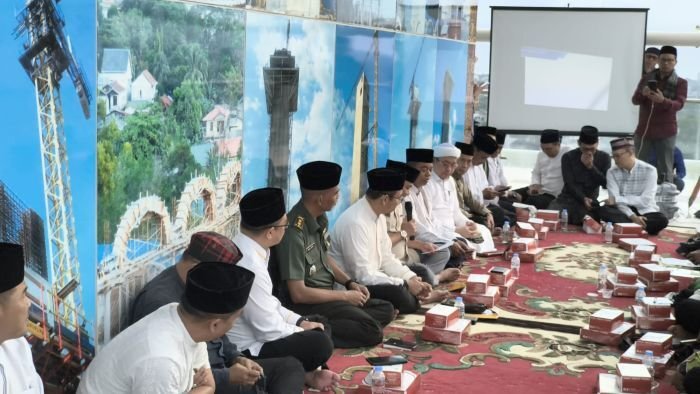 Pemantauan rukyatul hilal penentuan 1 ramadan 1447 hijriah di Kawasan Balikpapan Islamic Center, pada Selasa (17/2/2026). Foto: BorneoFlash/Niken Sulastri