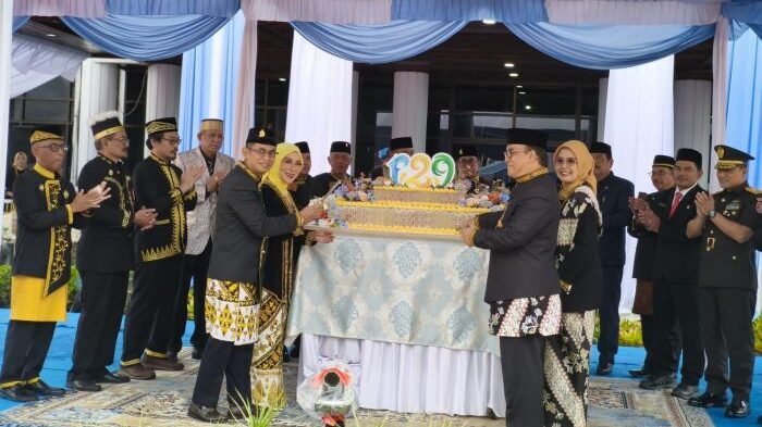 Peringatan HUT Kota Balikpapan yang mengusung tema Harmoni Menuju Kota Global, di Halaman Balai Kota Balikpapan, pada Selasa (10/2/2026). Foto: BorneoFlash/Niken Sulastri