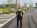 Personel Polres PPU Kawal Nusantara QRIS Run 2026 yang digelar di Amphiteater Plaza Ceremony Ibu Kota Nusantara (IKN), pada Minggu (8/2/2026). Foto: HO/Humas Polres PPU