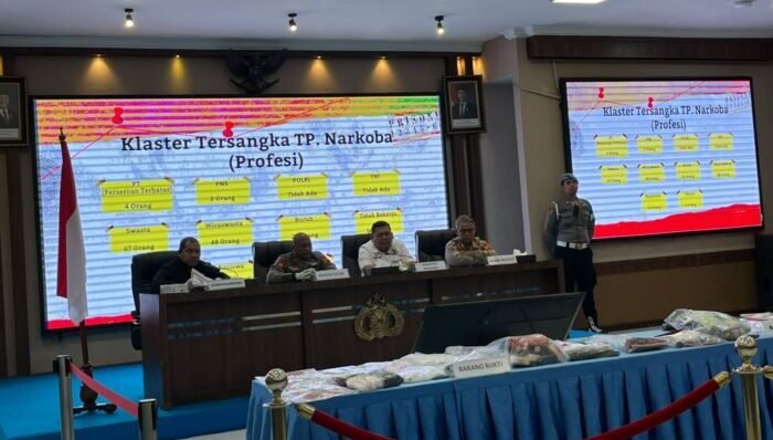 Polda Kaltim Gelar Press Release pengungkapan kasus narkotika di Kalimantan Timur, di Gedung Mahakam Polda Kaltim, pada Kamis (26/2/2026). Foto: BorneoFlash/Niken Sulastri