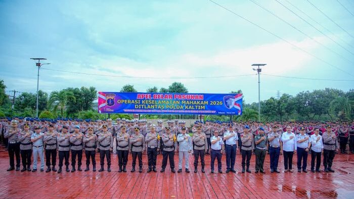 Polda Kaltim menggelar Apel Gelar Pasukan Operasi Keselamatan Mahakam 2026 yang berlangsung di Lapangan Apel Mapolda Kaltim, pada Senin (02/02/2026). ). Foto: HO/Humas Polda Kaltim