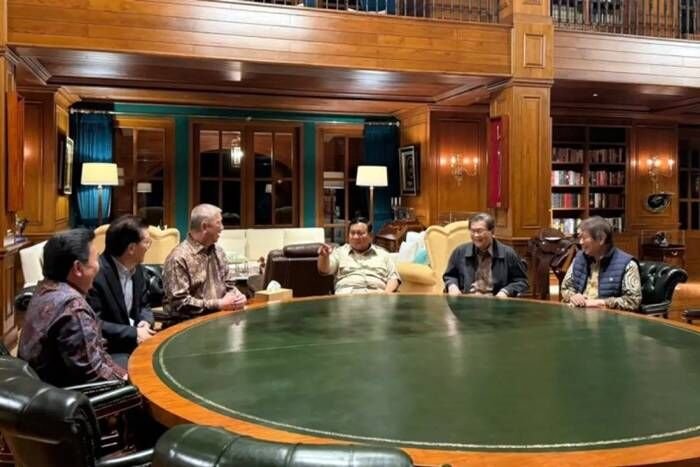 Presiden Prabowo Subianto menerima lima pengusaha di Hambalang, Bogor, Jawa Barat, Selasa (10/2/2026). FOTO: ANTARA/HO-Sekretariat Presiden