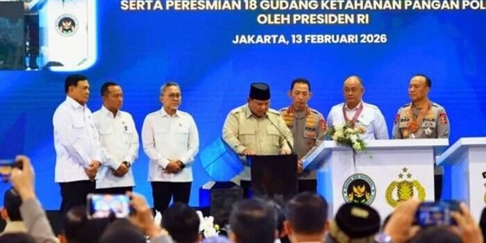 Presiden Prabowo Subianto dalam acara peresmian dan groundbreaking 1.179 Satuan Pelayanan Makan Bergizi Gratis (SPMBG) serta peresmian 18 gudang ketahanan pangan Polri, di Jakarta, Jumat (13/2/2026). FOTO: ANTARA/HO-Polri
