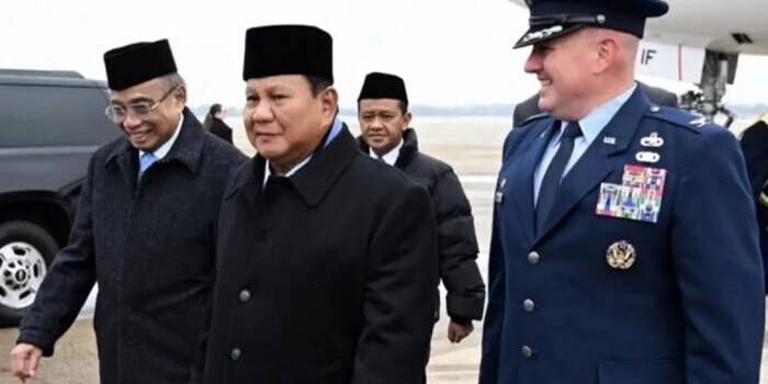 Presiden Prabowo Subianto tiba di Pangkalan Militer Andrews, Washington DC, Amerika Serikat, Selasa (17/2/2026) waktu setempat. FOTO : ANTARA/HO-Sekretariat Presiden/am.
