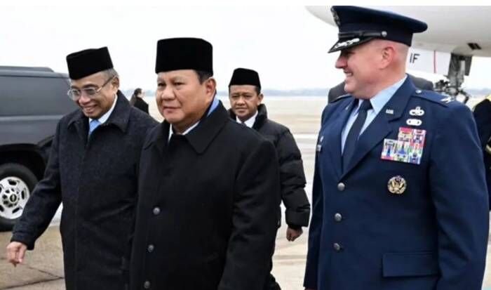 Presiden Prabowo Subianto tiba di Pangkalan Militer Andrews, Washington DC, Amerika Serikat, Selasa (17/2/2026) waktu setempat. FOTO : ANTARA/HO-Sekretariat Presiden/am.