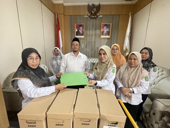 Wujudkan Tertib Administrasi, Sekretariat DPRD Kutim Lakukan Serah Terima Arsip Strategis