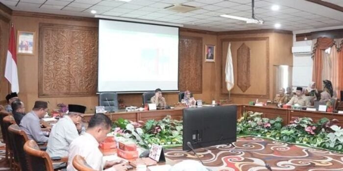 Rapat Banmus yang digelar di Ruang Hearing Gedung DPRD Kutai Timur, Bukit Pelangi, pada Senin (2/2/2026). Foto: HO/Humpro Setwan Kutim