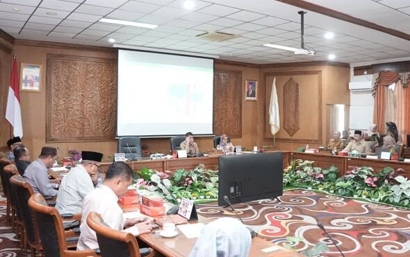 Rapat Banmus yang digelar di Ruang Hearing Gedung DPRD Kutai Timur, Bukit Pelangi, pada Senin (2/2/2026). Foto: HO/Humpro Setwan Kutim
