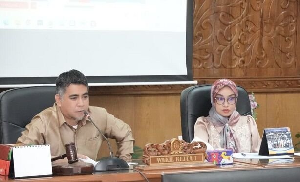 Rapat Banmus dipimpin Wakil Ketua I DPRD Kutai Timur Sayid Anjas dan Wakil Ketua II Hj. Prayunita Utami. Foto: HO/Humpro Setwan Kutim