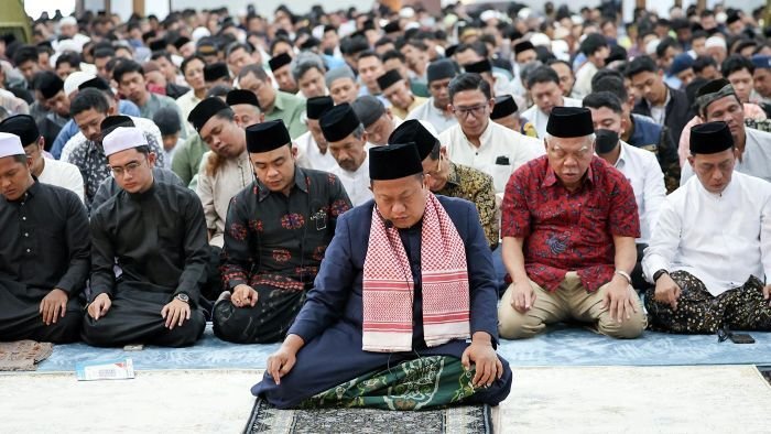Menteri Agama RI melaksanakan Salat Jumat berjamaah di Masjid Negara IKN disertai dengan kunjungan lapangan pada Jumat (20/02/2026). Foto: Humas Otorita IKN