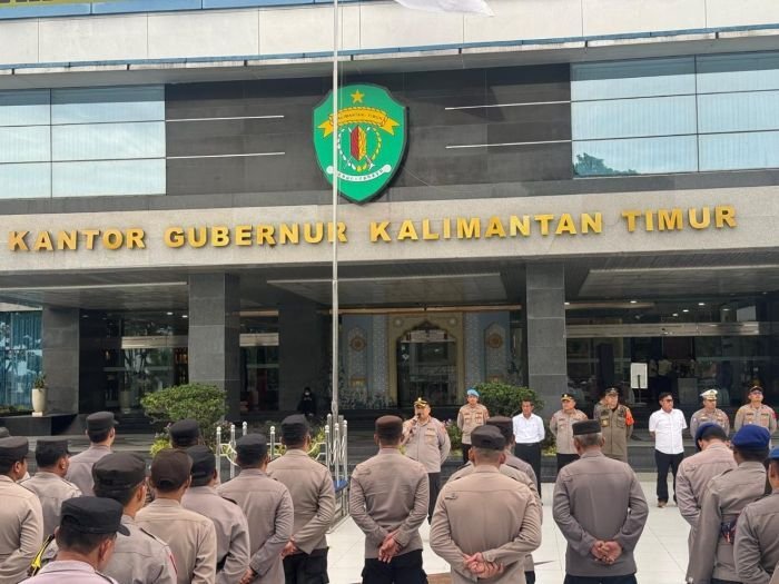 Pastikan Berjalan Aman dan Kondusif, Sat Brimob Polda Kaltim Gelar Pengamanan Aksi Unras di Kantor Gubernur Kaltim
