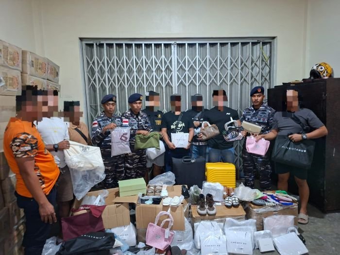 Satgas Gabungan Pamtas RI-Mly Tindak Hukum Barang Ilegal Masuk ke Indonesia