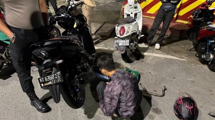 Satuan Samapta Polresta Balikpapan menggelar patroli penindakan terhadap penggunaan knalpot brong, pada Minggu (1/2/2026) Dini Hari. Foto: HO/Humas Polresta Balikpapan