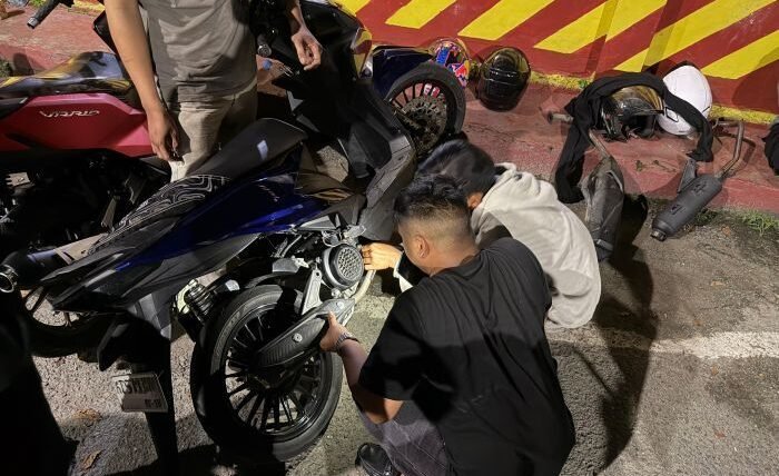 Satuan Samapta Polresta Balikpapan menggelar patroli penindakan terhadap penggunaan knalpot brong, pada Minggu (1/2/2026) Dini Hari. Foto: HO/Humas Polresta Balikpapan