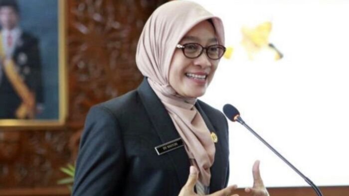 Sekretaris Daerah Provinsi Kalimantan Timur, Sri Wahyuni saat memberikan keterangan terkait polemik pengadaan kendaraan dinas baru bagi Gubernur Kaltim senilai Rp 8,5 miliar. Foto: BorneoFlash/ANTARA/ HO-Diskominfo