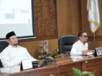 Sekwan Kutim, Jainuddin, S.E., M.M., saat Kegiatan pengarahan dalam rapat khusus Bagian Program Keuangan yang digelar di Ruang Hearing DPRD Kutim, pada Rabu (4/2/2026). Foto: HO/Setwan dprdkutim