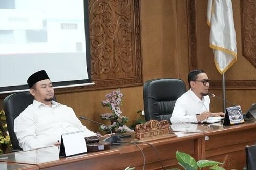 Sekwan Kutim, Jainuddin, S.E., M.M., saat Kegiatan pengarahan dalam rapat khusus Bagian Program Keuangan yang digelar di Ruang Hearing DPRD Kutim, pada Rabu (4/2/2026). Foto: HO/Setwan dprdkutim