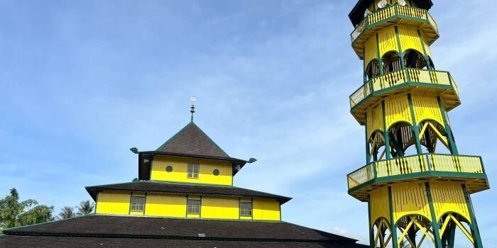 Tampak depan Masjid Shirathal Mustaqiem di Jalan Pangeran Bendahara, Kelurahan Mesjid, Kecamatan Samarinda Seberang. Foto: BorneoFlash/Nur Ainunnisa