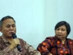 Wakil Menteri Hak Asasi Manusia (HAM) Mugiyanto (kiri) bersama Ketua Komnas HAM Anis Hidayah (kanan) menyampaikan paparan saat menjadi pembicara dalam diskusi publik di Jakarta. FOTO: ANTARA/Asprilla Dwi Adha/bar.
