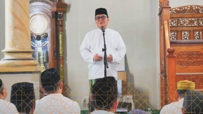 Wakil Wali Kota Balikpapan, Bagus Susetyo Saat Safari Ramadan di Masjid Jami’ Al-Azhar, Kelurahan Batu Ampar, Kecamatan Balikpapan Utara, pada Kamis (26/2/2026) malam. Foto: BorneoFlash/Ardian
