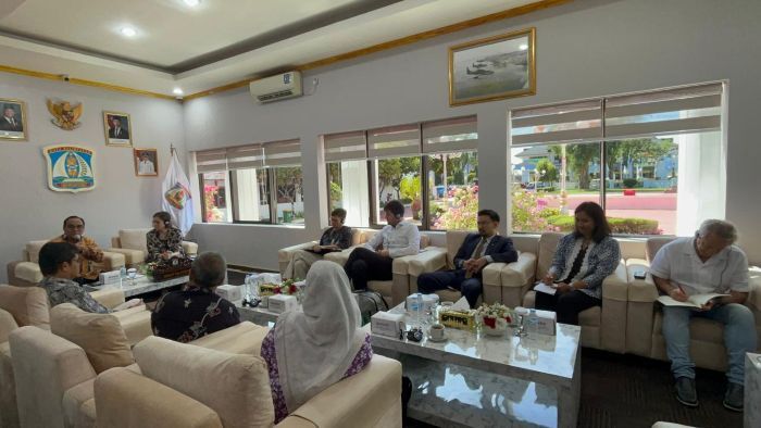 Wakil Wali Kota Balikpapan, H. Bagus Susetyo, menerima kunjungan para pengurus SECO, di Balai Kota, pada Kamis (5/2/2026). Foto: BorneoFlash/Niken Sulastri