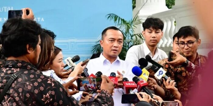 Menteri Sekretaris Negara (Mensesneg) Prasetyo Hadi menjawab pertanyaan wartawan saat dia ditemui di Kompleks Istana Kepresidenan RI, Jakarta, Senin (9/2/2026). FOTO: ANTARA/HO-BPMI Sekretariat Presiden.