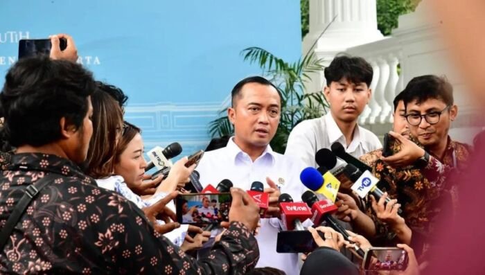 Menteri Sekretaris Negara (Mensesneg) Prasetyo Hadi menjawab pertanyaan wartawan saat dia ditemui di Kompleks Istana Kepresidenan RI, Jakarta, Senin (9/2/2026). FOTO: ANTARA/HO-BPMI Sekretariat Presiden.