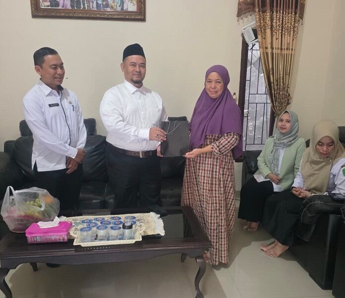 Sekwan DPRD Kutim Salurkan Dana Kerohiman dan Pererat Silaturahmi dengan Keluarga Almarhum Pegawai dan Anggota Dewan