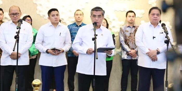 Menteri Ketenagakerjaan (Menaker) Yassierli saat konferensi pers kebijakan THR dan Bonus Hari Raya, dan realisasi stimulus ramadan, di Jakarta, pada Selasa (3/3/2026). Foto: HO/Biro Humas Kemnaker