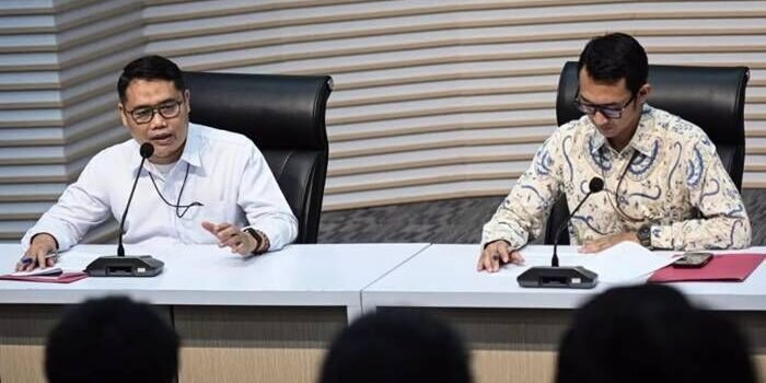 Deputi Penindakan dan Eksekusi KPK Asep Guntur Rahayu (kiri) dan Juru Bicara KPK Budi Prasetyo (kanan) menyampaikan rilis terkait penahanan tersangka kasus dugaan korupsi kuota haji dan penyelenggaraan ibadah haji, Yaqut Cholil Qoumas saat konferensi pers di Gedung Merah Putih KPK, Jakarta, Kamis (12/3/2026). FOTO : ANTARA/Sulthony Hasanuddin/wsj.