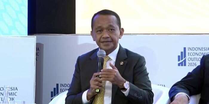Menteri Energi dan Sumber Daya Mineral (ESDM) Bahlil Lahadalia menyampaikan paparan dalam Indonesia Economic Outlook 2026 di Gedung Danantara, Jakarta, Jumat (13/2/2026). FOTO: Tangkapan Layar Youtube/PerekonomianRI