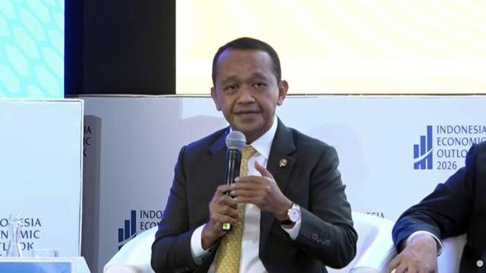 Menteri Energi dan Sumber Daya Mineral (ESDM) Bahlil Lahadalia menyampaikan paparan dalam Indonesia Economic Outlook 2026 di Gedung Danantara, Jakarta, Jumat (13/2/2026). FOTO: Tangkapan Layar Youtube/PerekonomianRI