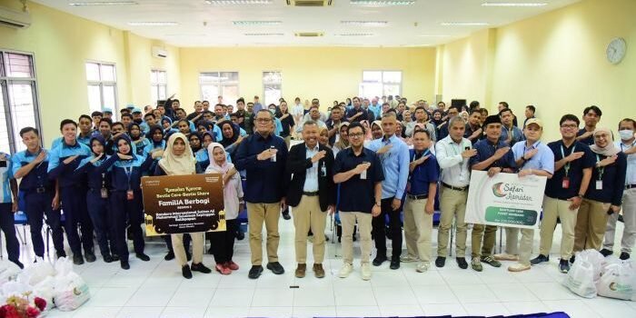 Bandara SAMS Sepinggan Balikpapan menyalurkan paket sembako kepada warga sekitar, di Gedung Serba Guna Kantor Administrasi Angkasa Pura Indonesia Balikpapan, Pada Rabu (11/3/2026). Foto: BorneoFlash/Ist
