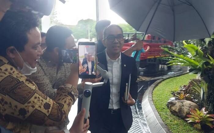 Menteri Pendidikan Tinggi, Sains, dan Teknologi (Mendikti Saintek) Brian Yuliarto tiba di kompleks Istana Kepresidenan Jakarta, Selasa (10/3/2026), untuk memenuhi undangan rapat terbatas bersama Presiden Prabowo Subianto dan jajaran. FOTO : ANTARA/Andi Firdaus