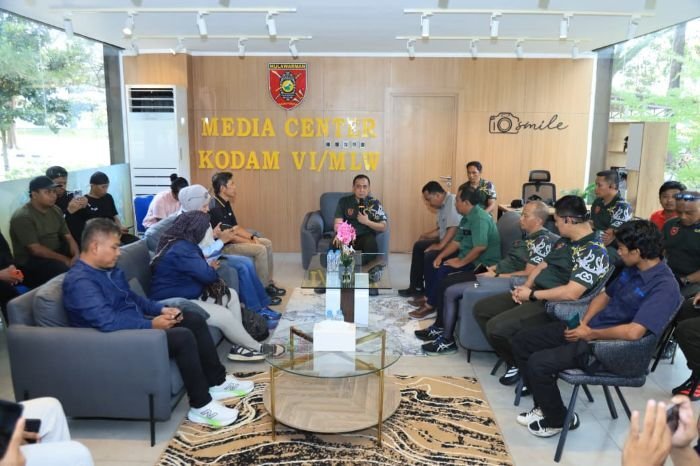 Perkuat Sinergi dan Visi, Pangdam VI/Mlw Gelar Silaturahmi Hangat Bersama Awak Media