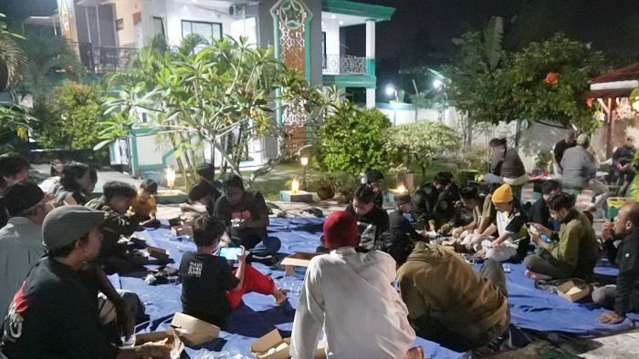 Jamaah I’tikaf dengan tema “Finishing Touch of Ramadan 1447 H”, sebuah rangkaian ibadah yang digelar bersama komunitas Katro Chapter Balikpapan selama sepuluh malam terakhir Ramadan. Foto: BorneoFlash/Ardian