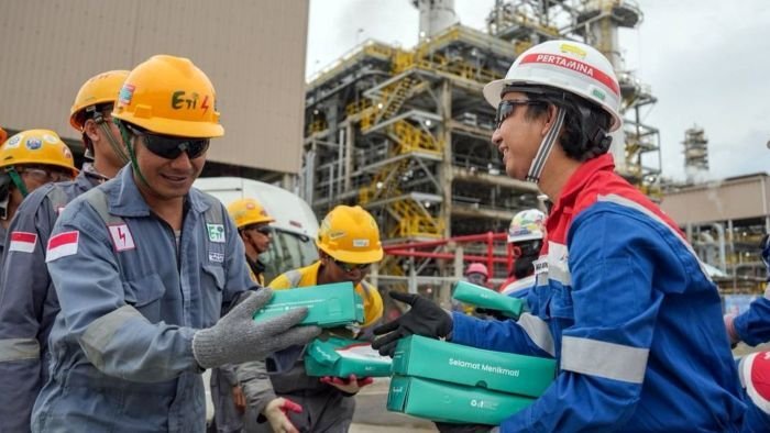 KPB membagikan sebanyak 3.300 paket buka puasa kepada para pekerja di Balikpapan dan Lawe-Lawe. Foto: HO/KPB