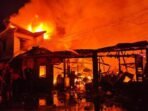 Kebakaran yang terjadi di Pasar Segiri subuh tadi.FOTO : BorneoFlash.com/NurAinunnisa