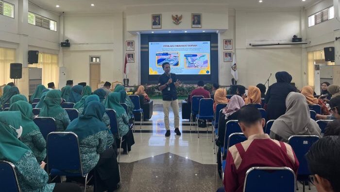 Kecamatan Balikpapan Utara bersama TP PKK, Pegadaian, Otoritas Jasa Keuangan serta Bank Indonesia menggelar Gerakan Nasional Cerdas Keuangan, di Aula Kecamatan Balikpapan Utara, pada Jumat (13/3/2026). Foto: BorneoFlash/Niken Sulastri