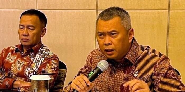 Menteri Perhubungan Dudy Purwagandhi (kanan), Direktur Jenderal Perhubungan Darat Kemenhub Aan Suhanan (kiri) dalam pertemuan bersama awak media di Jakarta, Jumat (6/3/2026). FOTO: ANTARA/Harianto.