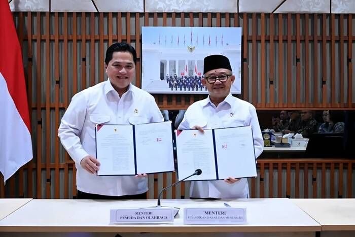 Kementerian Pendidikan Dasar dan Menengah (Kemendikdasmen) bersama Kementerian Pemuda dan Olahraga (Kemenpora) menandatangani MoU sinergi pembinaan olahraga pendidikan dasar dan menengah di Jakarta Pusat, Jumat (13/3/2026), untuk memperkuat pembinaan olahraga sekaligus membangun karakter murid di satuan pendidikan. FOTO: BorneoFlash.com/HO-Humas Kemendikdasmen.